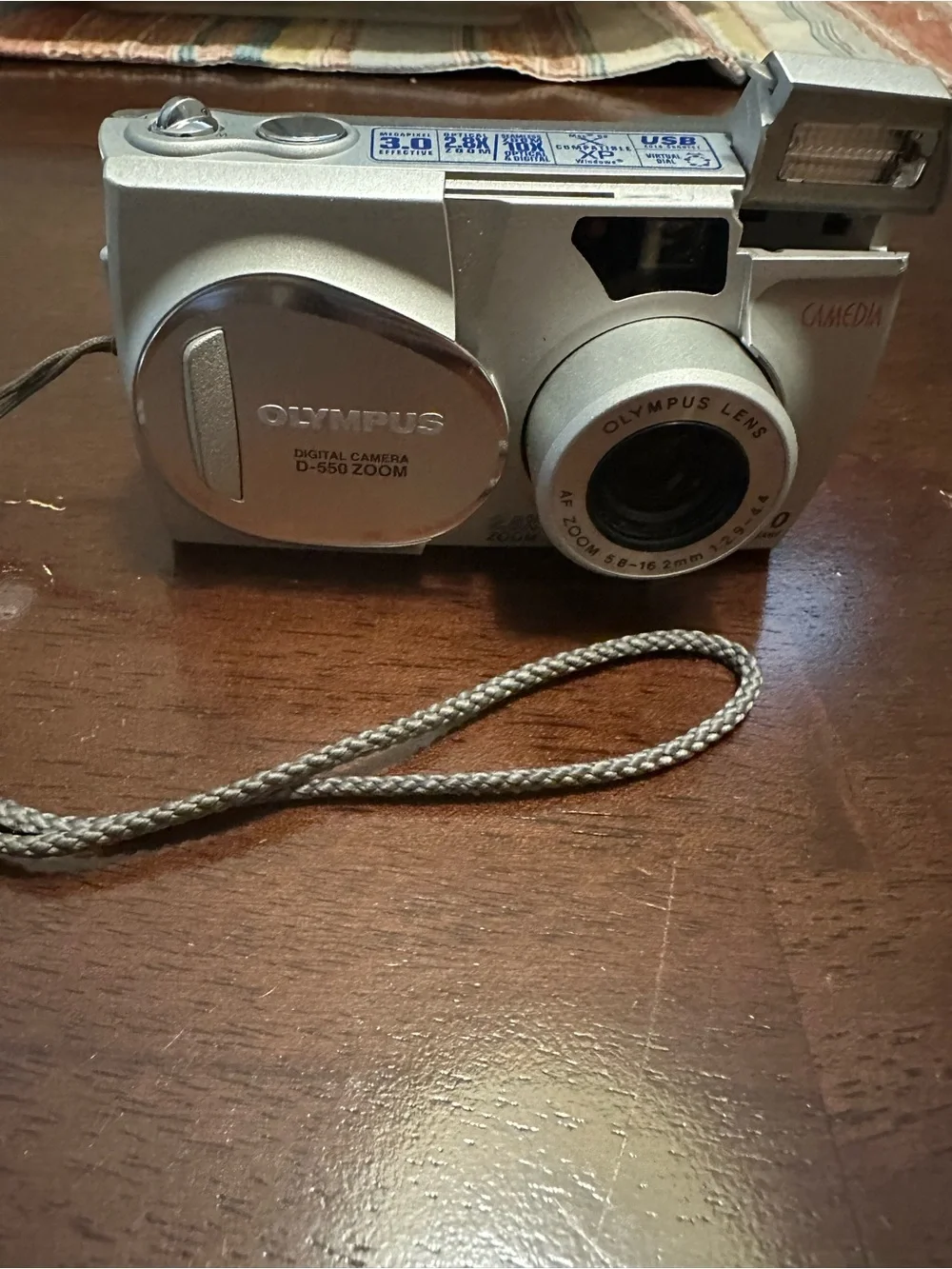 Olympus D-550 Zoom Digital Camera